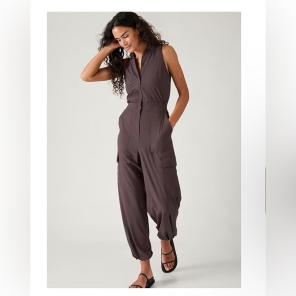 Athleta Pants - Athleta Women's Brooklyn Utility Jumpsuit Size 8 Half Zip Cargo Pockets